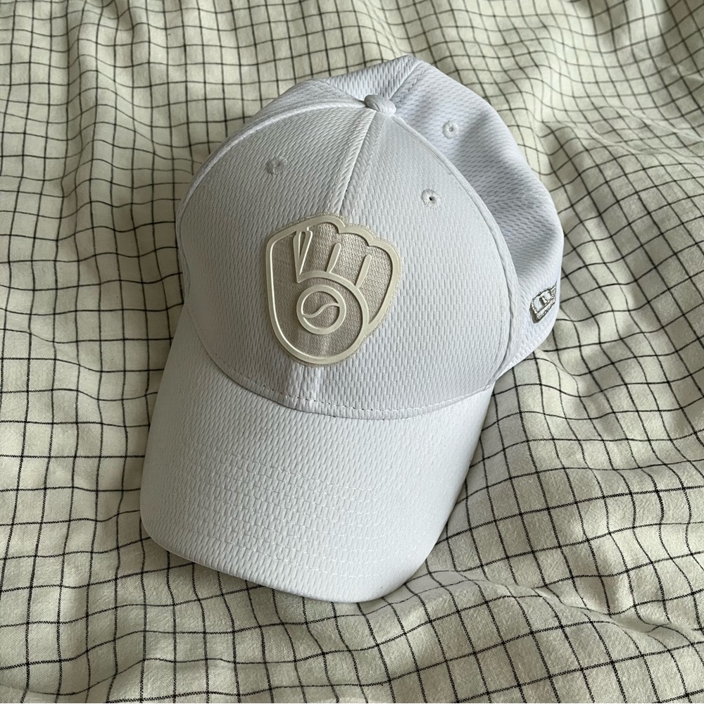 New Era Milwaukee Brewers White Cap with Cream Logo